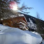 Apartment Haus Adora *