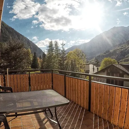 Haus Adora ロイカーバード