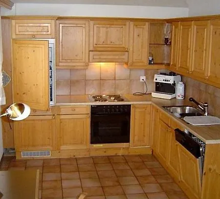 Haus Adora لوكباد